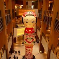 Hanako,” Yotta Groove\'s gigantic kokeshi doll keeps an eye on shoppers and visitors | MIO YAMADA
