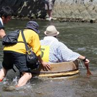 When a tub runs aground, a little heave-ho is necessary.  | MIO YAMADA