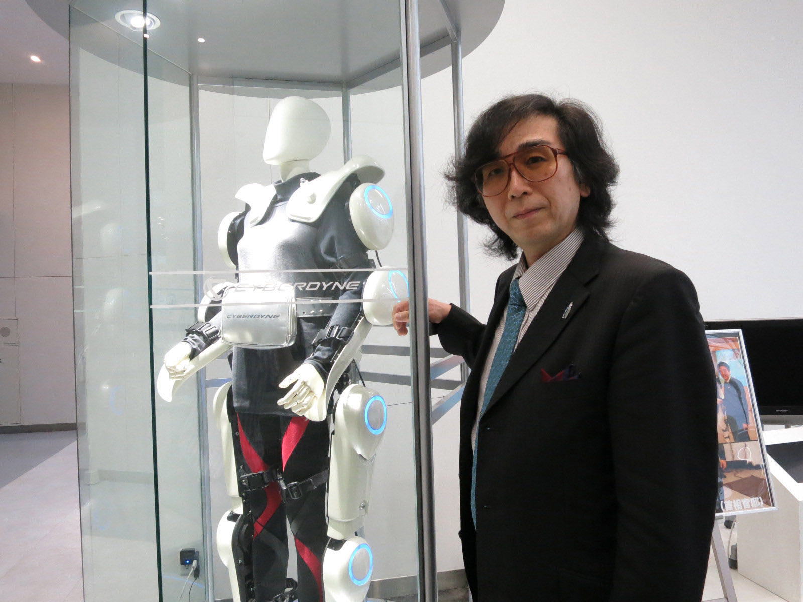 Cyberdyne's HAL suits give lift to | The Japan Times