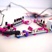 LittleBits Synth Kit by Tadahiko Sakamaki / Tatsuya Takahashi /Paul Rothman / Geof Lipman / Ayah Bdeir | MIO YAMADA