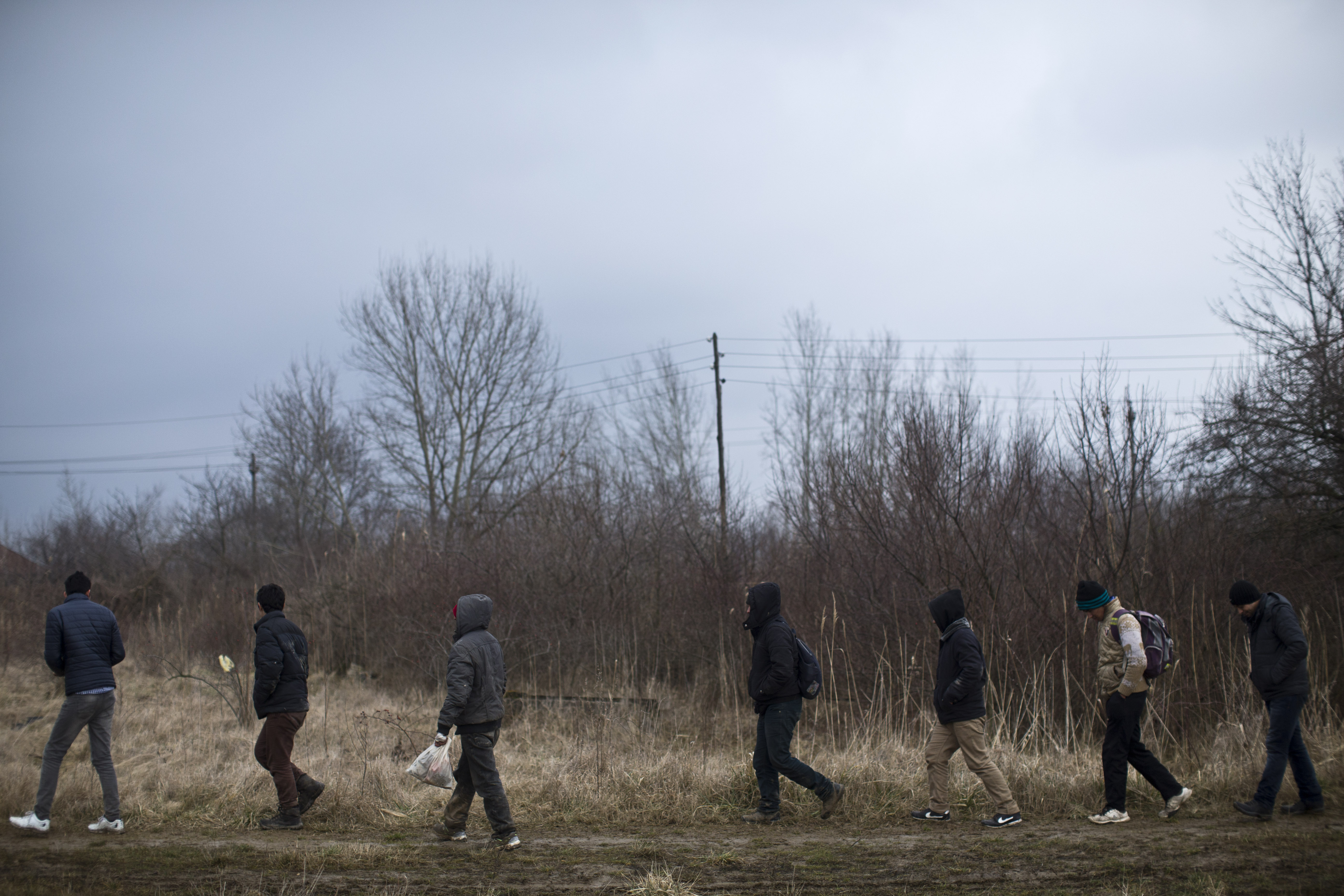 Migrants flock to EU door at Hungary's border | The Japan Times