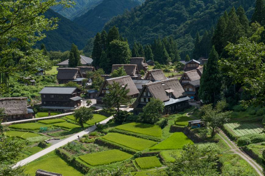 The Temporal Shift Of Ainokura Village The Japan Times   P16 Mansfield A 20150426 870x578 