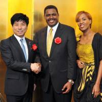 Ethiopian Ambassador Markos Tekle Rike (center) and his wife, Hiwot Tuffa Doycha (right) welcome Parliamentary Vice-Minister for Foreign Affairs Kazuyuki Nakane during a reception to celebrate the country\'s National Day at the Hotel New Otani in Tokyo on June 24. | YOSHIAKI MIURA