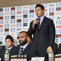 Japan rugby star Ayumu Goromaru, surrounded by teammates, speaks during a Tuesday news conference after the Brave Blossoms\' return following the Rugby World Cup. Japan triumphed in three of four games in England. | KYODO