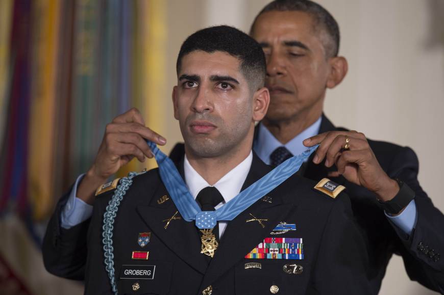 Obama gives Medal of Honor to U.S. Army captain who shoved Afghan ...