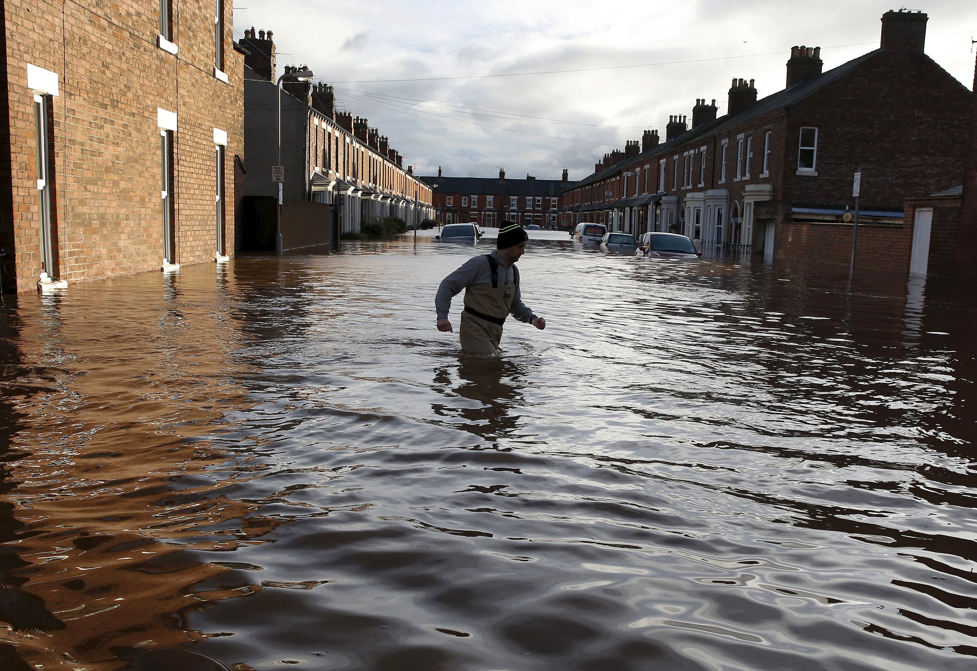 Large flood. Наводнение в Швейцарии 2005. Наводнение. Наводнение в Швейцарии. Швейцария потоп.