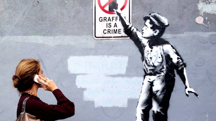 'Banksy Does New York' and throws shade on the art world in the process ...