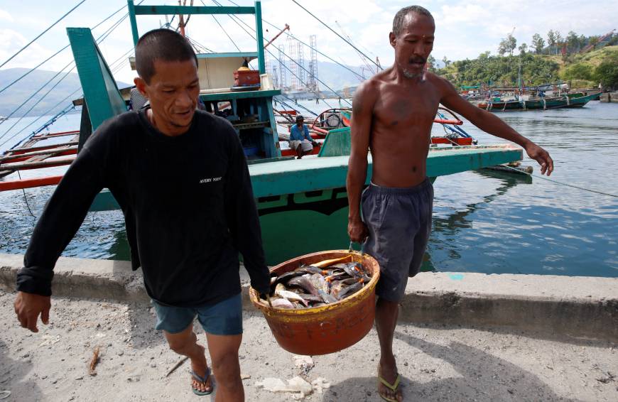 Philippine fishermen put Duterte diplomacy to test, visit disputed ...