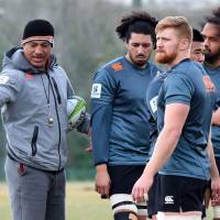 Sunwolves head coach Filo Tiatia (left) insists there is \'no pressure\' on his team as it prepares to open its Super Rugby season against the defending champion Hurricanes on Saturday. | AFP-JIJI