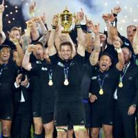 New Zealand captain Richie McCaw lifts the William Webb Ellis Cup after beating Australia in the final of the 2015 Rugby World Cup at Twickenham. | KYODO