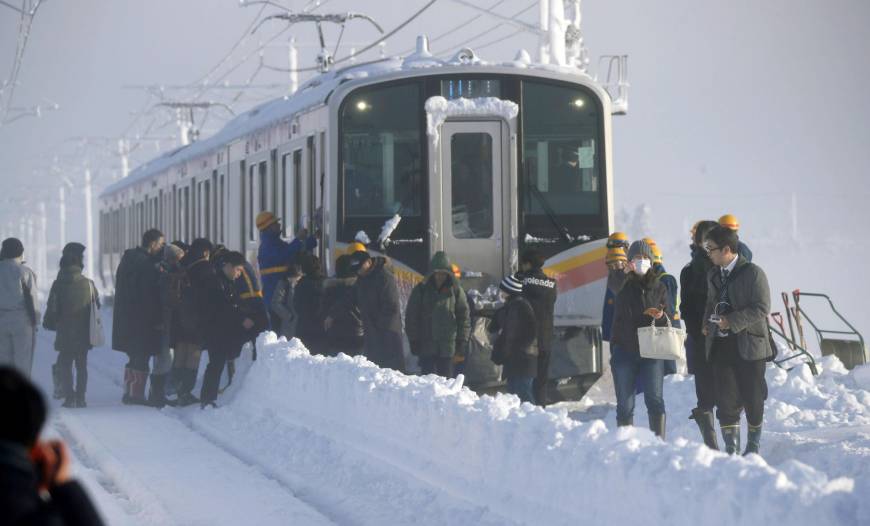 Heavy Snow In Japan Traps Over Passengers On Stranded Train In Niigata The Japan Times