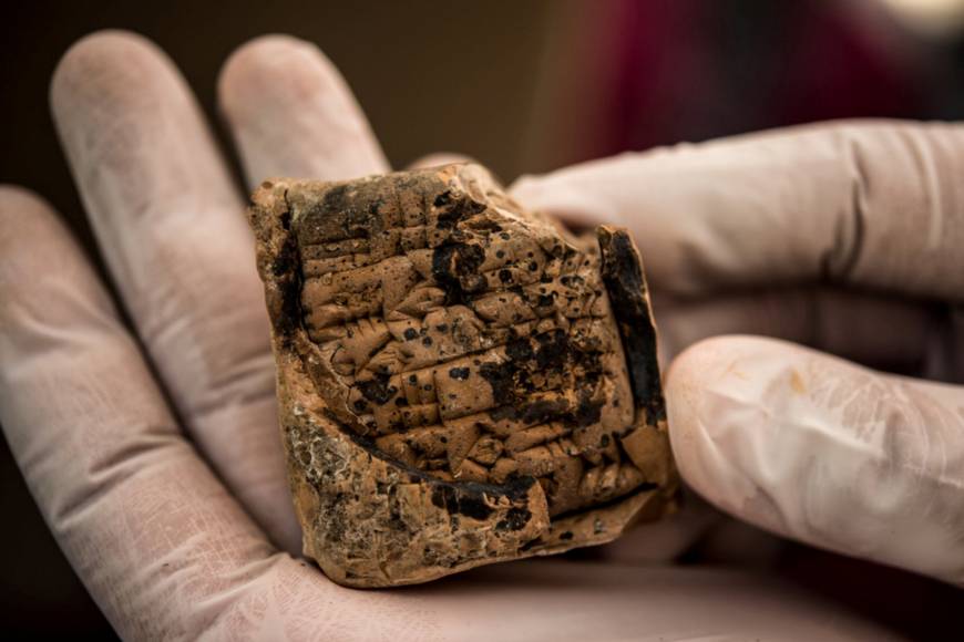 U S Returns 3 800 Smuggled Artifacts To Iraq After