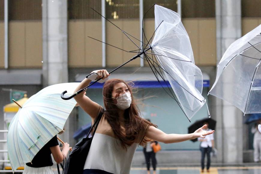 Powerful Typhoon Shanshan crawls north off Chiba, bringing downpours