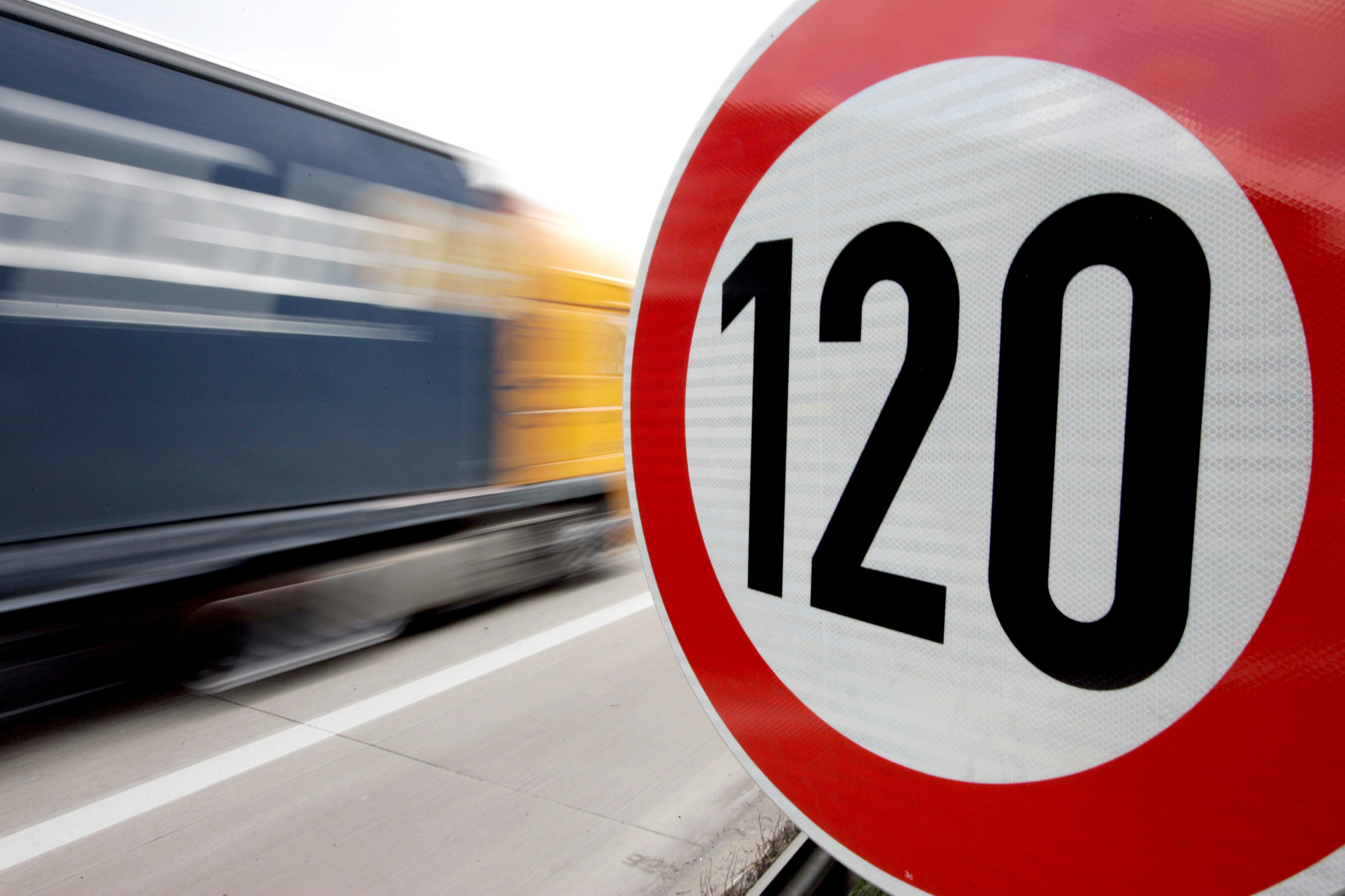 no speed limit sign autobahn