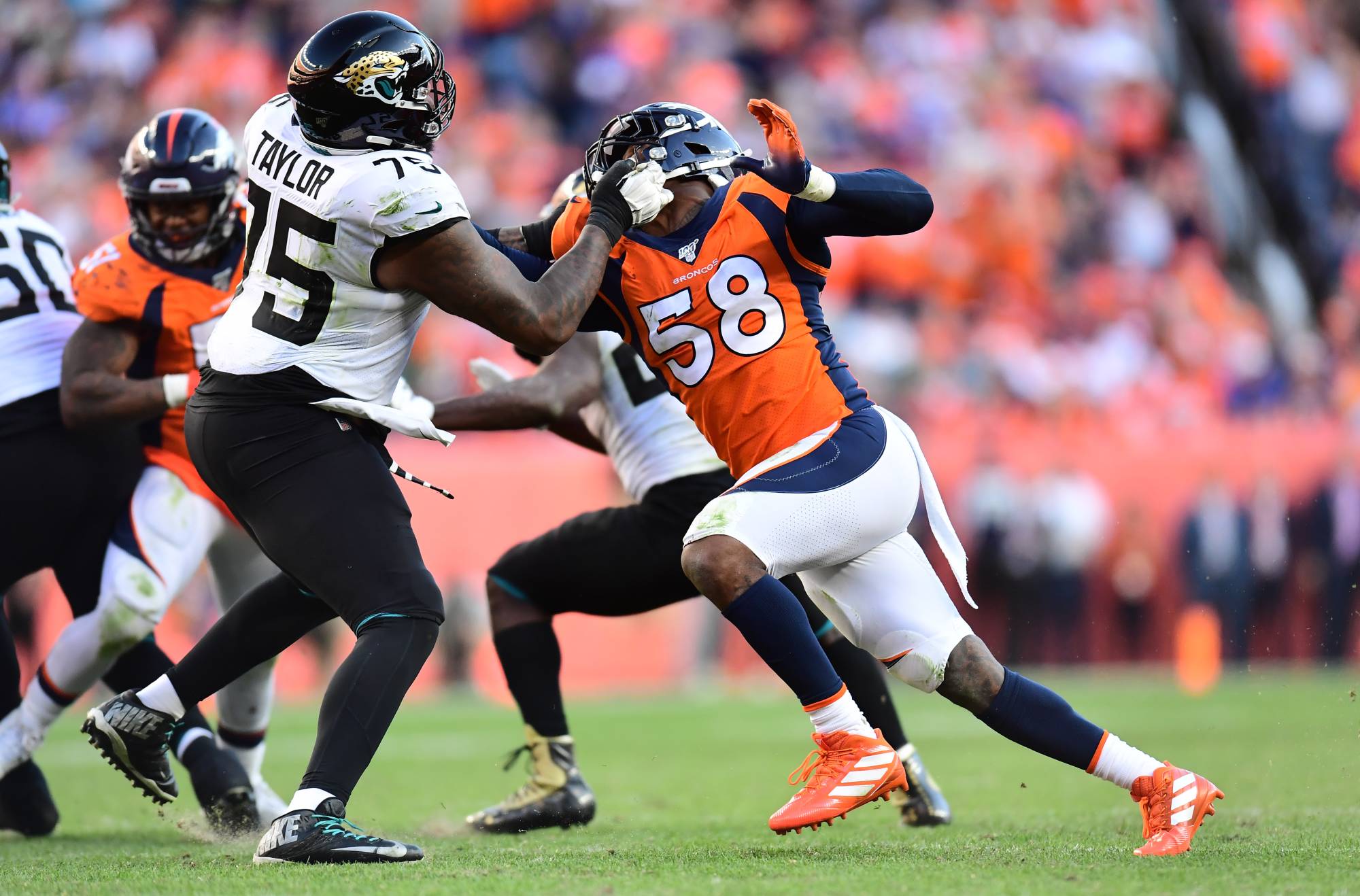 Broncos' Von Miller: “I could play back-to-back games; Dekoda Watson on  Donald Trump's 'locker room talk' comments