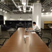 Axle Ochanomizu is an incubation center that also provides coworking space in Tokyo’s 
Chiyoda Ward.  | KAZUAKI NAGATA
