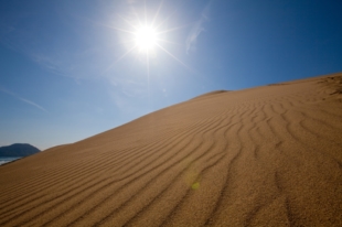 The Tottori Sand Dunes are the largest sand dunes in Japan, stretching 16 kilometers from east to west and 2 kilometers from north and south.