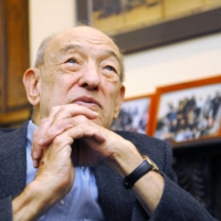 Ezra Vogel is interviewed in Cambridge, Massachusetts, in January 2016. The famed professor was simply in his own league in terms of his academic work, and his contributions were immeasurable in facilitating a better understanding of Asian nations for scholars and laypersons alike. | KYODO 