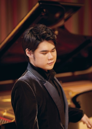 Pianist Nobuyuki Tsujii will join the March 11 concert in Tokyo. | YUJI HORI