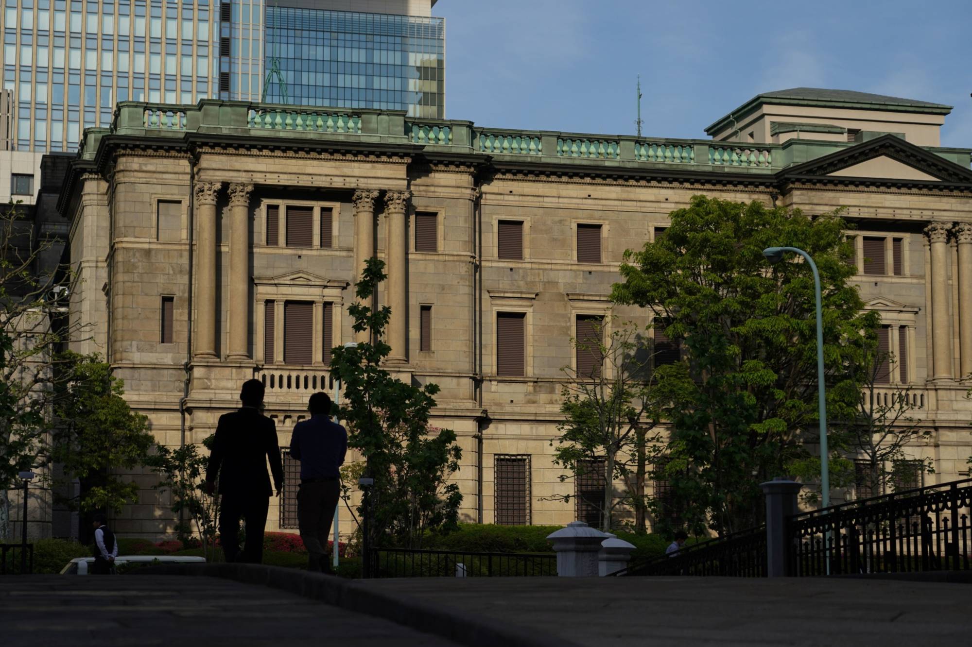 Boj Members Warn Of Global Slowdown And Urge Stimulus Stay In Place The Japan Times