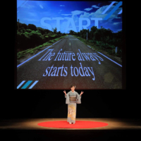 Emichika spoke about her vision of life at a TEDx event in Tunisia in July. Her speech, "Aesthetic Awareness of Life," was the most viewed TEDx Talks video of the month worldwide, which she believes was a first for a Japanese woman.