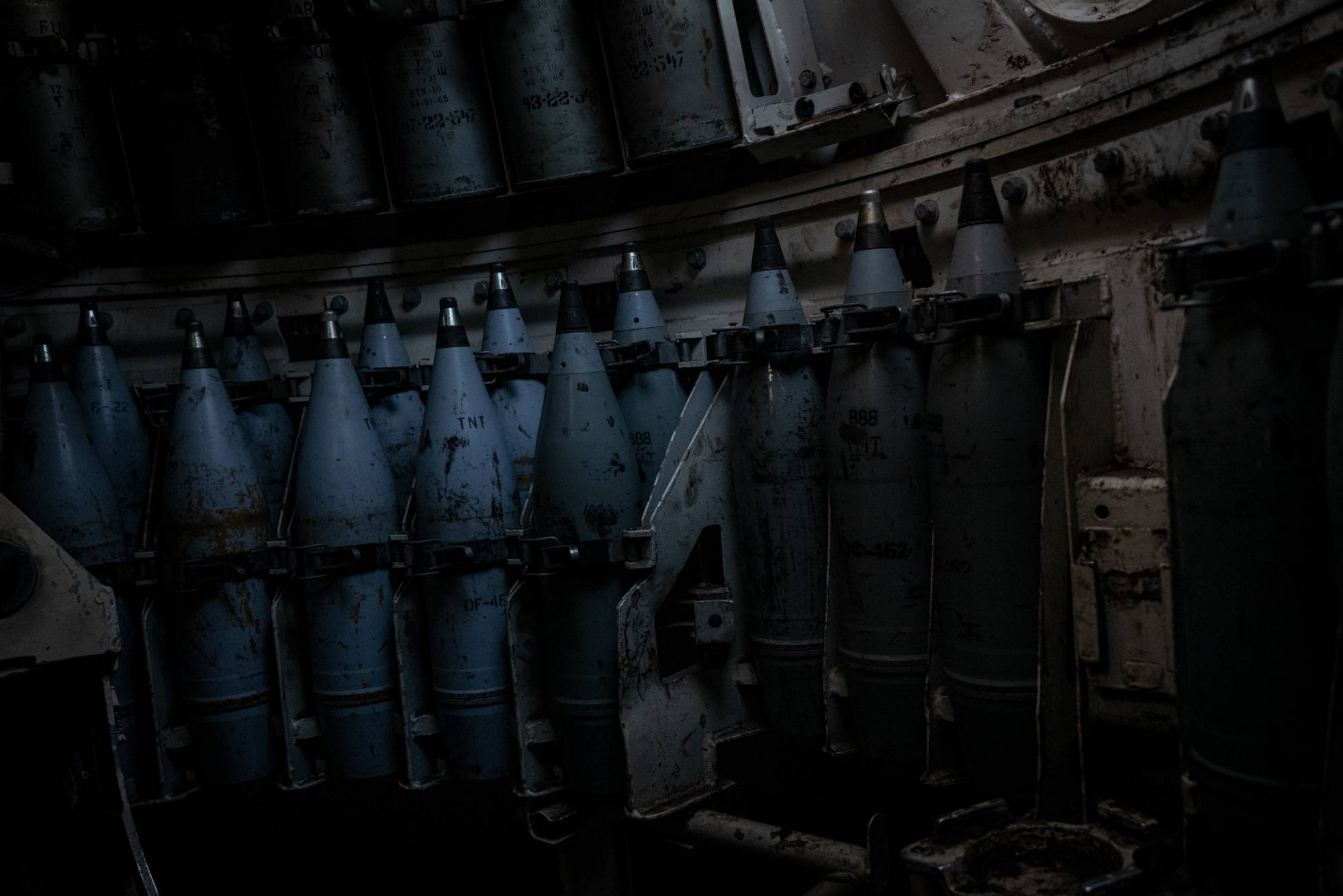 Shells inside a self-propelled howitzer operated by Ukrainian troops near Kreminna. | NICOLE TUNG / THE NEW YORK TIMES