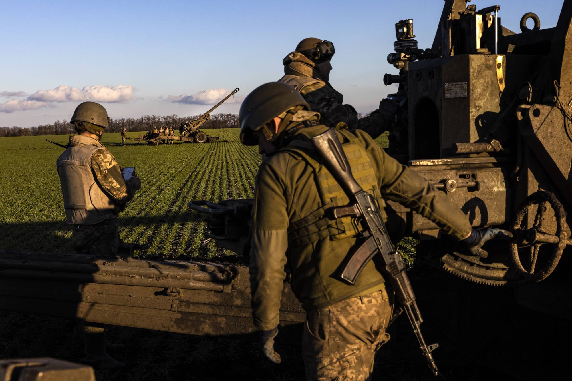 Ukrainian artillerymen fire toward Russian positions in the Zaporizhzhia region of Ukraine. | DAVID GUTTENFELDER / THE NEW YORK TIMES