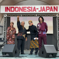 Ambassador Heri Akhmadi (second from left) opens the Indonesia Japan Friendship Festival in Tokyo’s Yoyogi Park on Oct. 14. | Embassy of the Republic of Indonesia