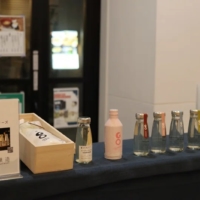 A wide variety of sake from the popular Go (GO) series was served at this event by Kengo Suzuki, representative of Tsunan Brewing Company, as a beverage partner.