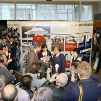 Daisaku Ikeda is interviewed at the opening of the exhibition 'Nuclear Arms — Threat to Our World' in Moscow in May 1987. | SEIKYO SHIMBUN