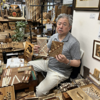 Ichiro Ishikawa explains about Hakone marquetry at Hamamatsuya, his workshop and store in the town of Hakone, Kanagawa Prefecture. | MASAYUKI KAWAI