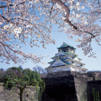 Osaka Castle offers sweeping city views. | OSAKA CONVENTION & TOURISM BUREAU