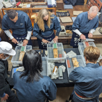 Activities like this knife-making experience are available. | OSAKA CONVENTION & TOURISM BUREAU