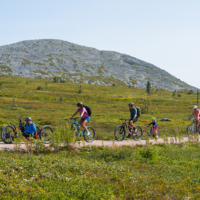 A family on the Fjellrunden biking trail in Trysil, southeastern Norway. | JONAS SJOGREN