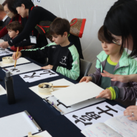 Calligraphy workshop lets attendees ‘<i>sho</i> off’